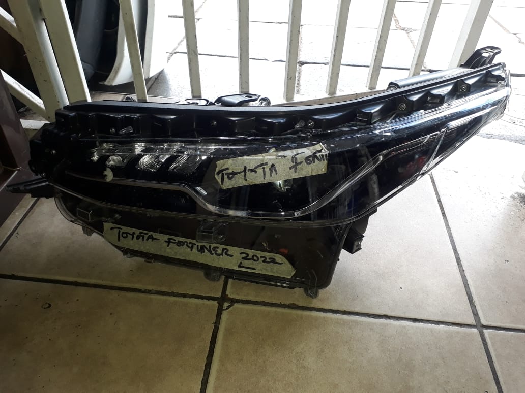 TOYOTA FORTUNER AN150 AN160 LEFT SIDE 2022 HeadLight TOYOTA FORTUNER AN150 AN160 LEFT SIDE 2022 HeadLight