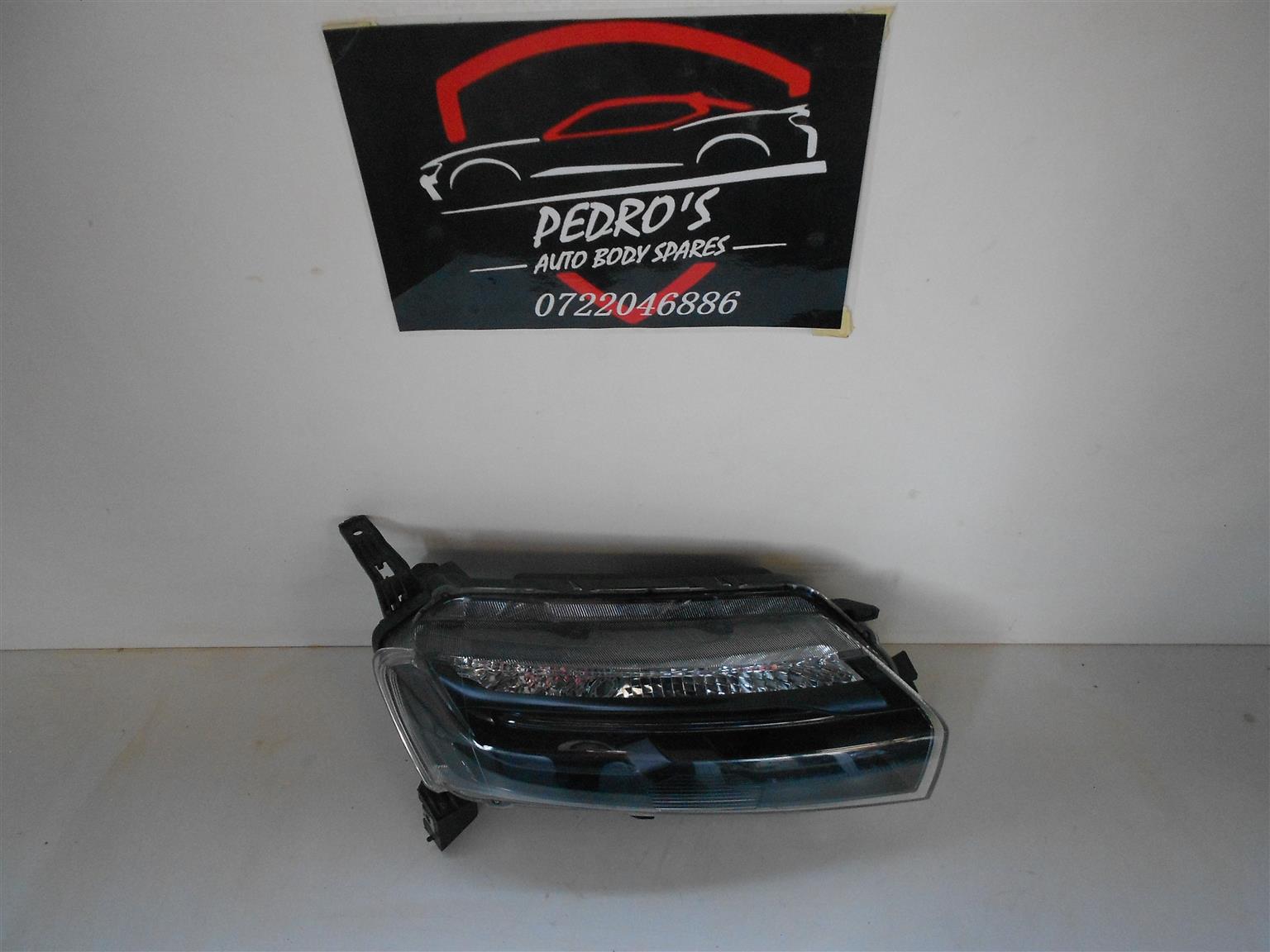 Renault Kwid Headlight - Private Seller Renault Kwid Headlight - Private Seller