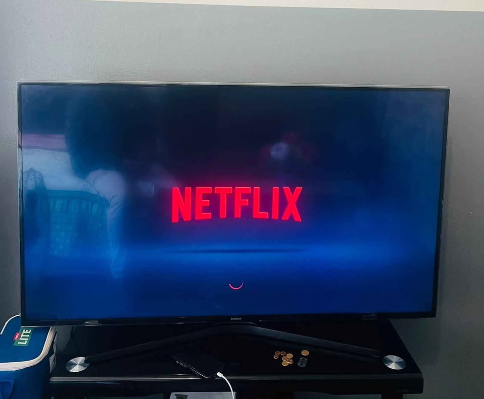 Samsung TV Smart 55". Still new