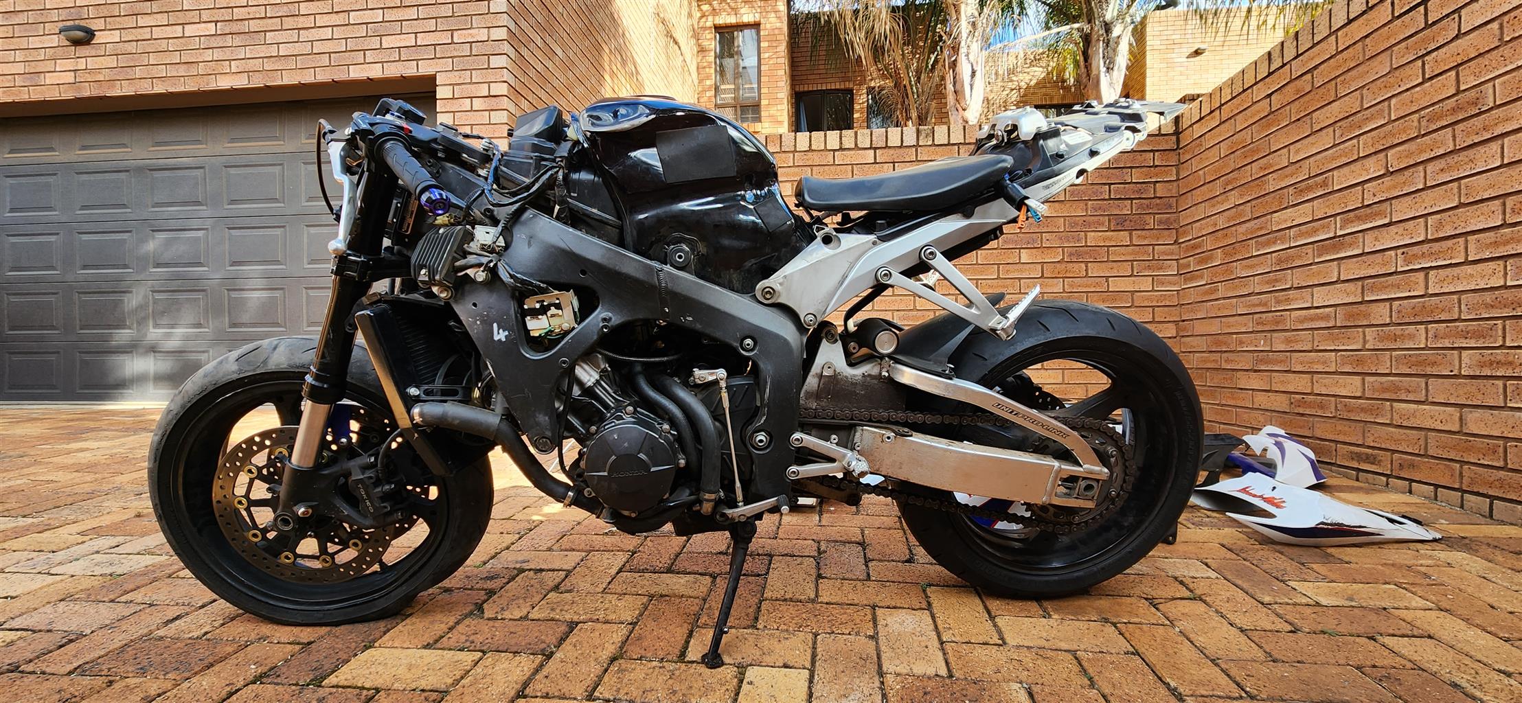 Crashed 2011 Honda CBR600RR stripping for spares Crashed 2011 Honda CBR600RR stripping for spares