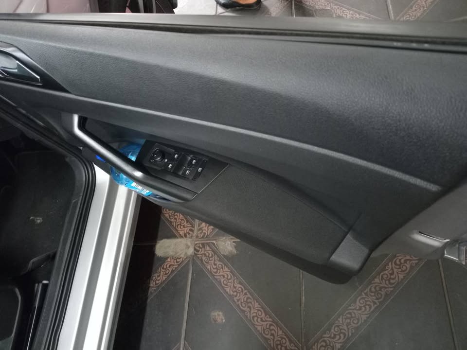2023 VW Polo9 1.0TSi Comfortline manual Silver Color 46000km