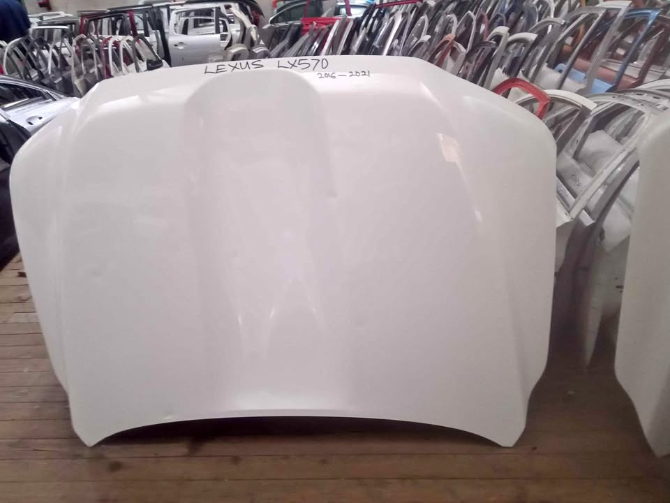 Lexus LX bonnet