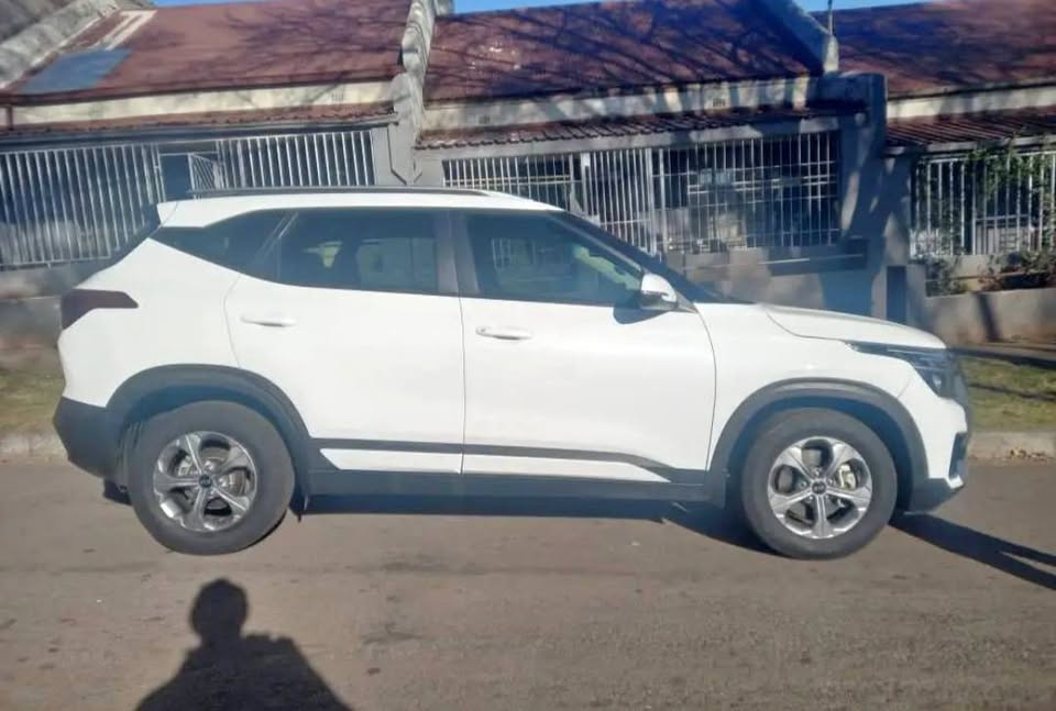 2020 KIA SELTOS AUTOMATIC TRANSMISSION WITH REVERSE CAMERA AND SENSORS