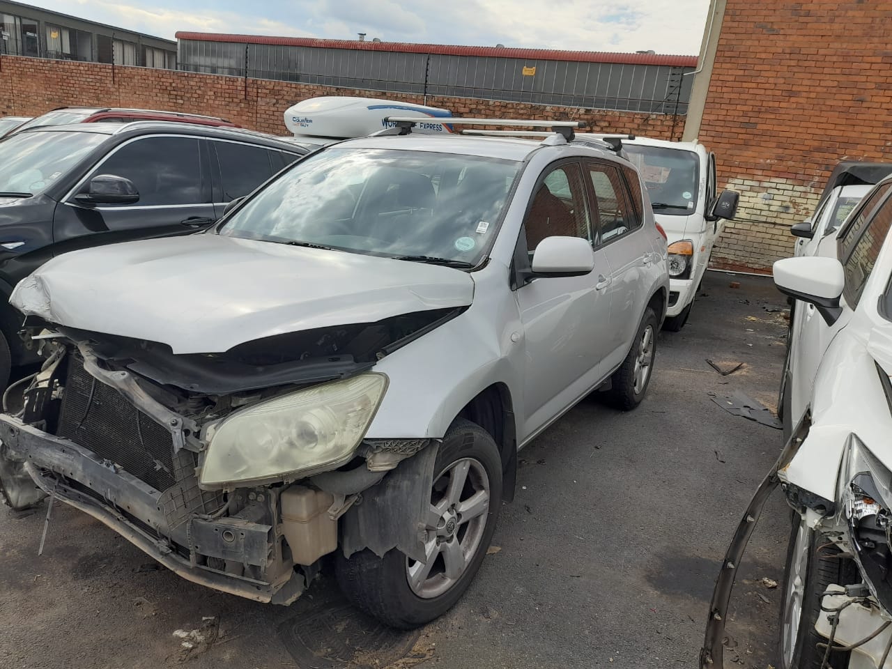 Toyota Rav 4 2006 model with 1AZ engine stripping for spares.  Code 2 - Private Seller