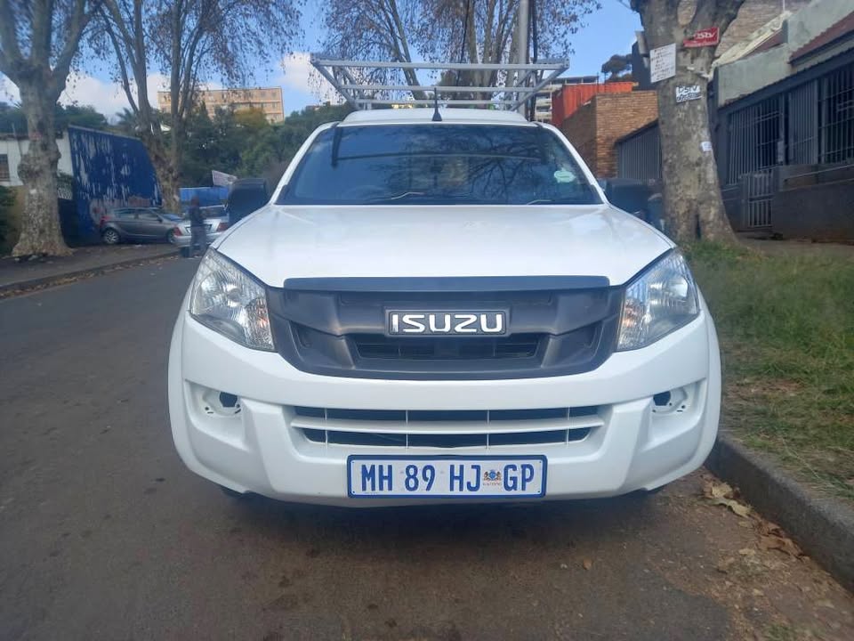 2014 Isuzu kb250 Diesel, Single Cab White Canopy, Manual, White, Leather seat, 153000kms