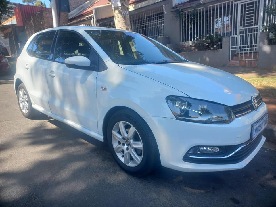 2011 VW POLO 6 HATCHBACK 1.4 PETROL, MANUAL, WHITE COLOR, MILEAGE 82000KMS