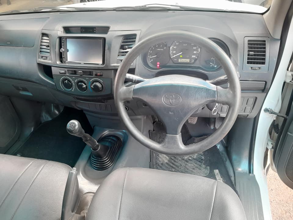2013 TOYOTA HILUX 2.5 D4D MANUAL