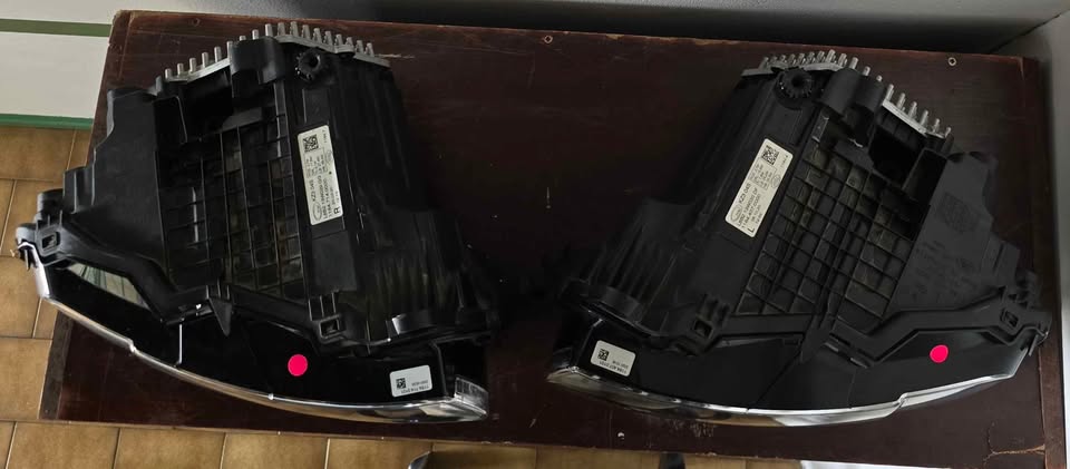 Land Rover Defender Headlight Left and Right - Private Seller Land Rover Defender Headlight Left and Right - Private Seller