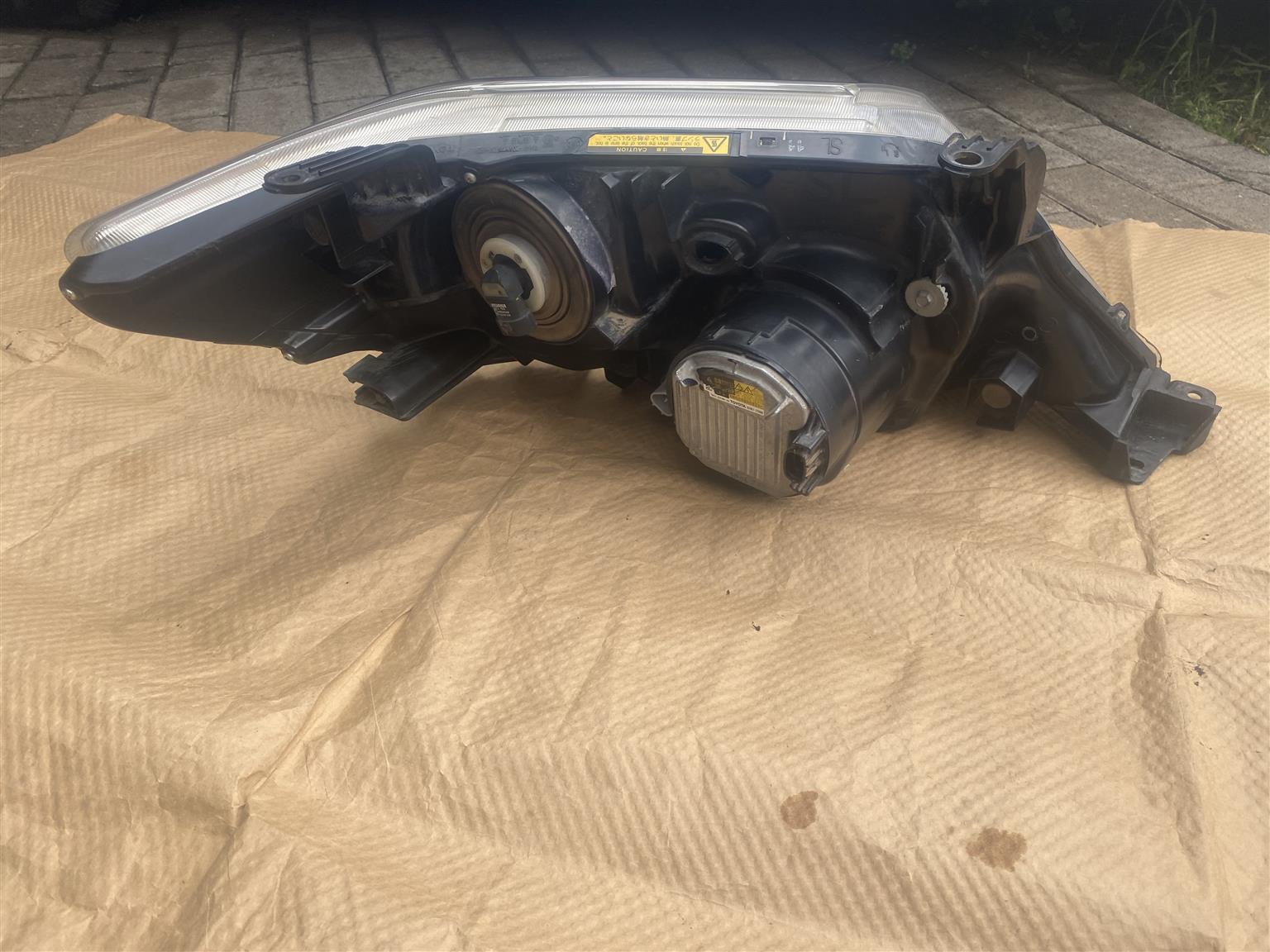 2015 TOYOTA FORTUNER XENON HEADLIGHT LEFT SIDE FOR SALE. IN EXCELLENT CONDITION