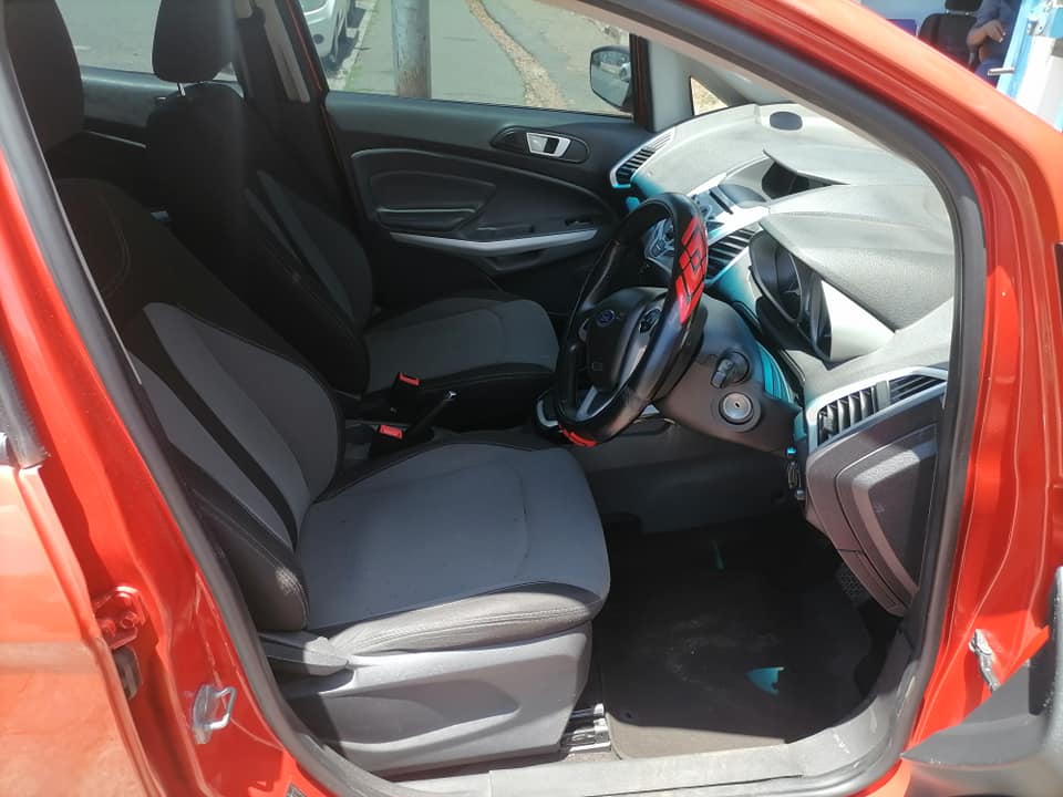 2018 Ford Ecosport 1.5 Automatic Titanium SUV with a nice interior