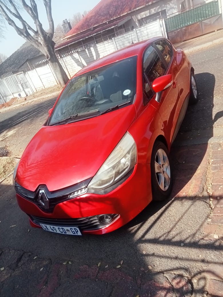 Used 2013 Renault Clio 1.4 Extreme 5-door - Private Seller Used 2013 Renault Clio 1.4 Extreme 5-door - Private Seller