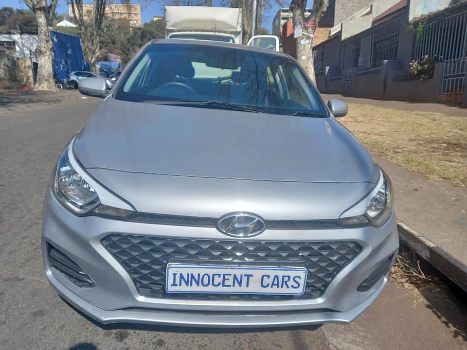 2020 HYUNDAI i20 1.2 ENGINE PETROL,  MANUAL, SILVER COLOR, MILEAGE , PRICE. SPARE