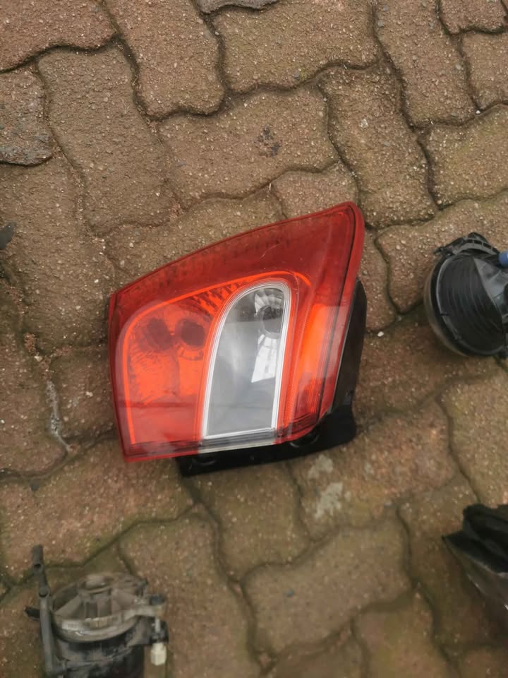 Suzuki Sx4 left taillight - Private Seller Suzuki Sx4 left taillight - Private Seller