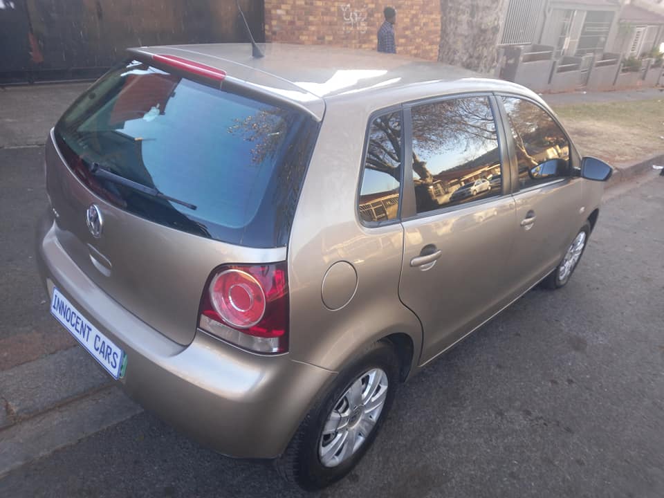 2016 VW POLO VIVO HATCHBACK 1.6 ENGINE PETROL, MANUAL, GOLD COLOR, MILEAGE 79000KMS