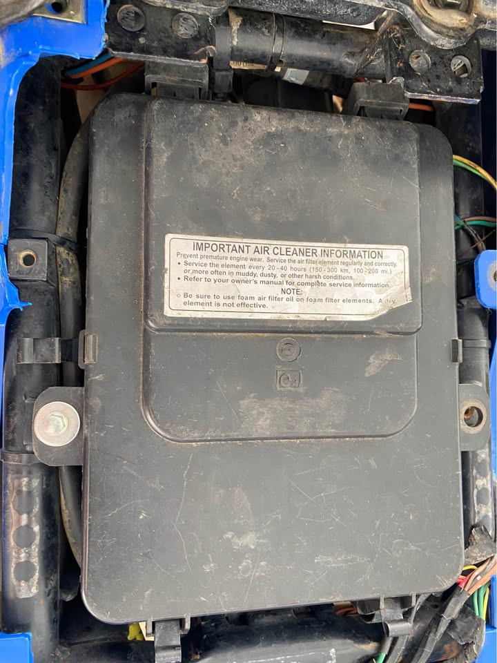 Kawasaki Brute Force 300 airbox cover. Stripping complete quad - Private Seller Kawasaki Brute Force 300 airbox cover. Stripping complete quad - Private Seller
