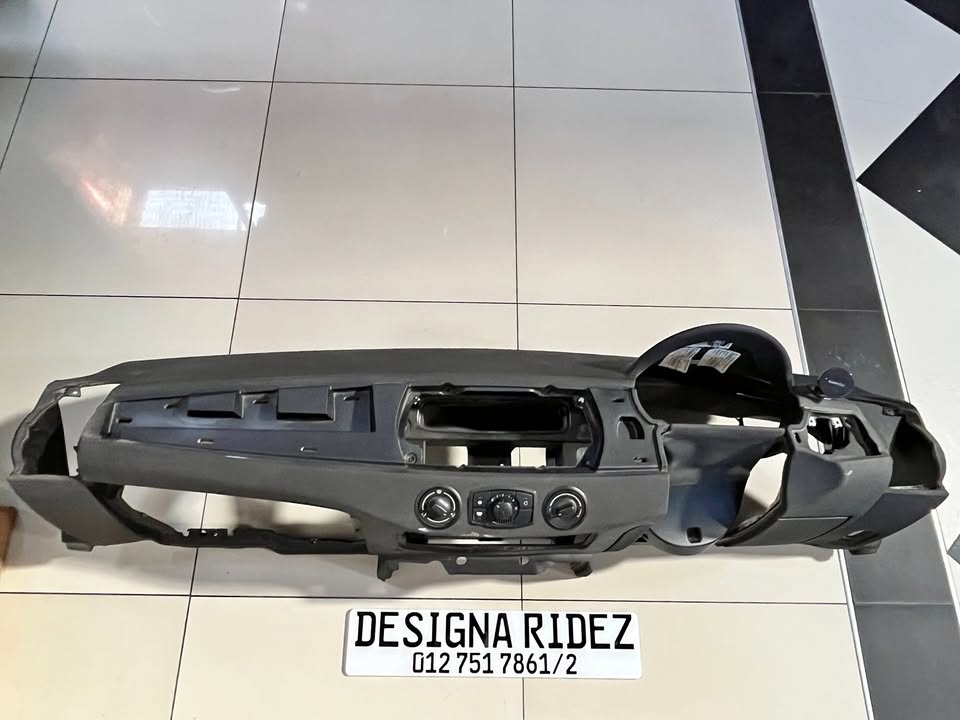 BMW E85 Z4 INTERIOR DASHBOARD AVAILABLE. - Private Seller BMW E85 Z4 INTERIOR DASHBOARD AVAILABLE. - Private Seller