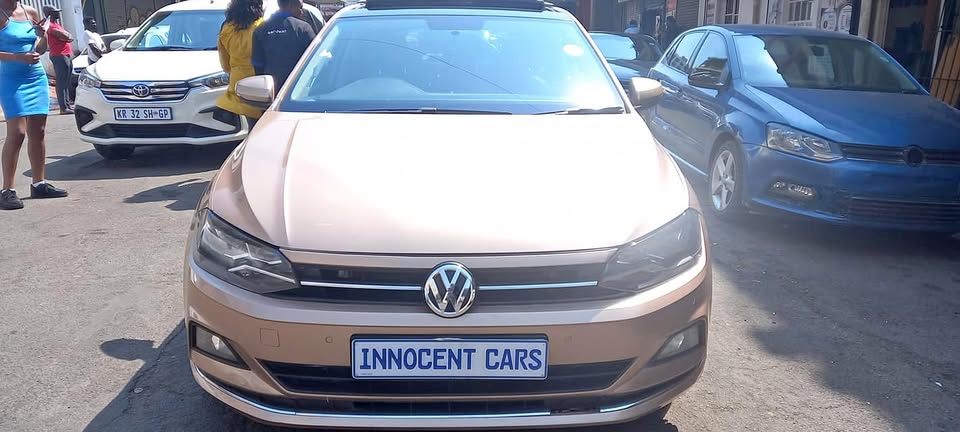 2018 VW POLO 8 HIGH HIGHLINE.. 1.0 MANUAL TRANSMISSION.. GOLD COLOUR.. WITH 72000KM.