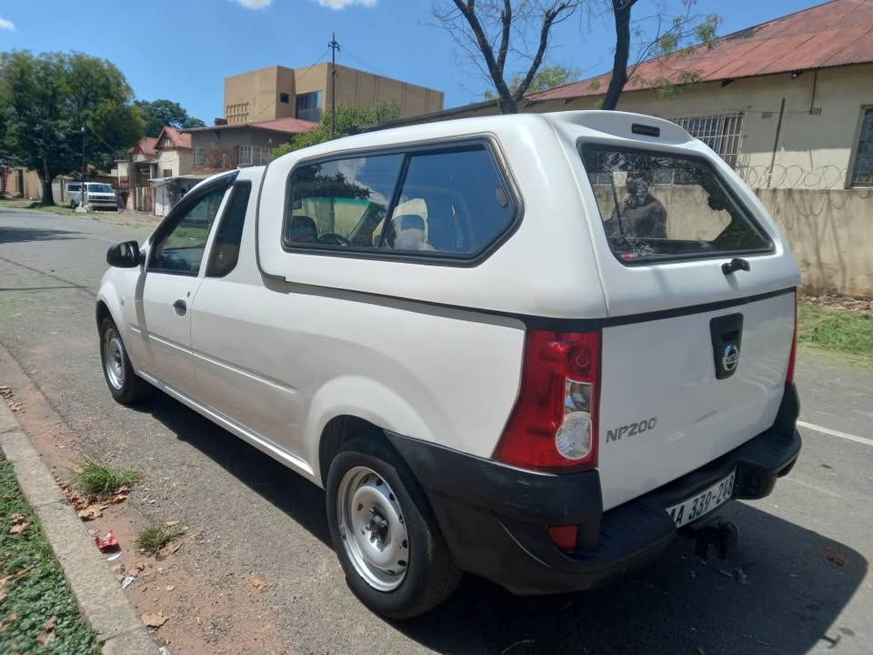 2021 NISSAN NP200 BAKKIE WITH CANOPY WHITE COLOR 1.6 PETROL, 75000KMS, SPARE KEY