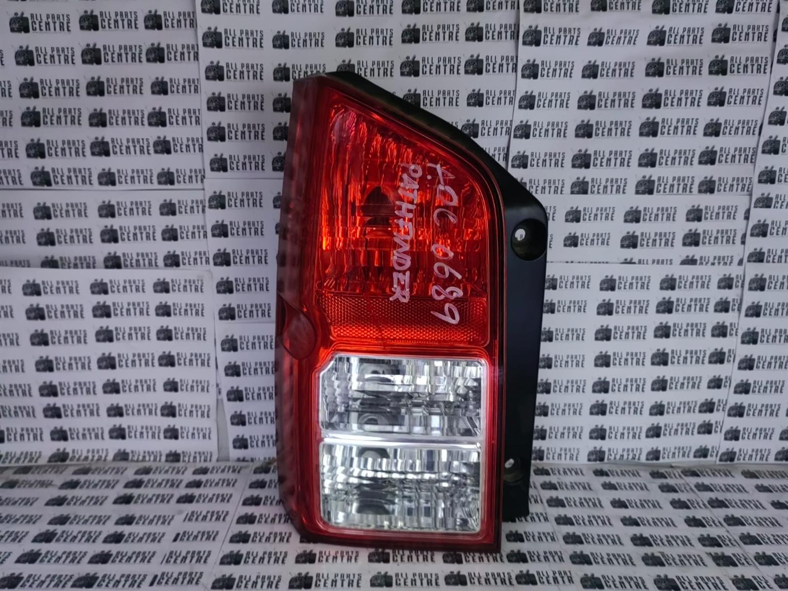 Nissan Pathfinder tail light for sale used Nissan Pathfinder tail light for sale used