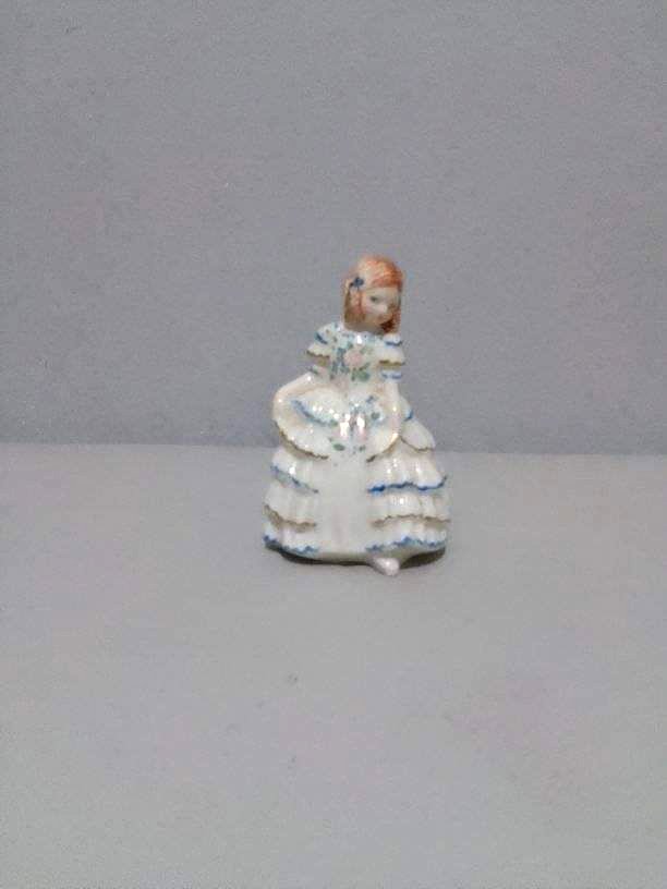 Porcelain figurine Porcelain figurine