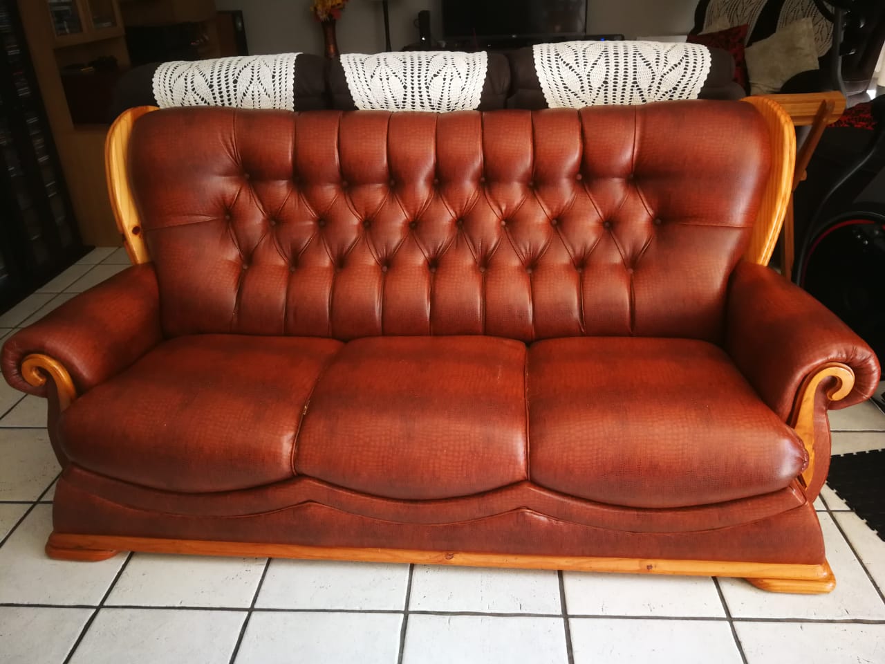 1 x 3 seater, 1 x 2 seater and a single lounge chair for sale in very