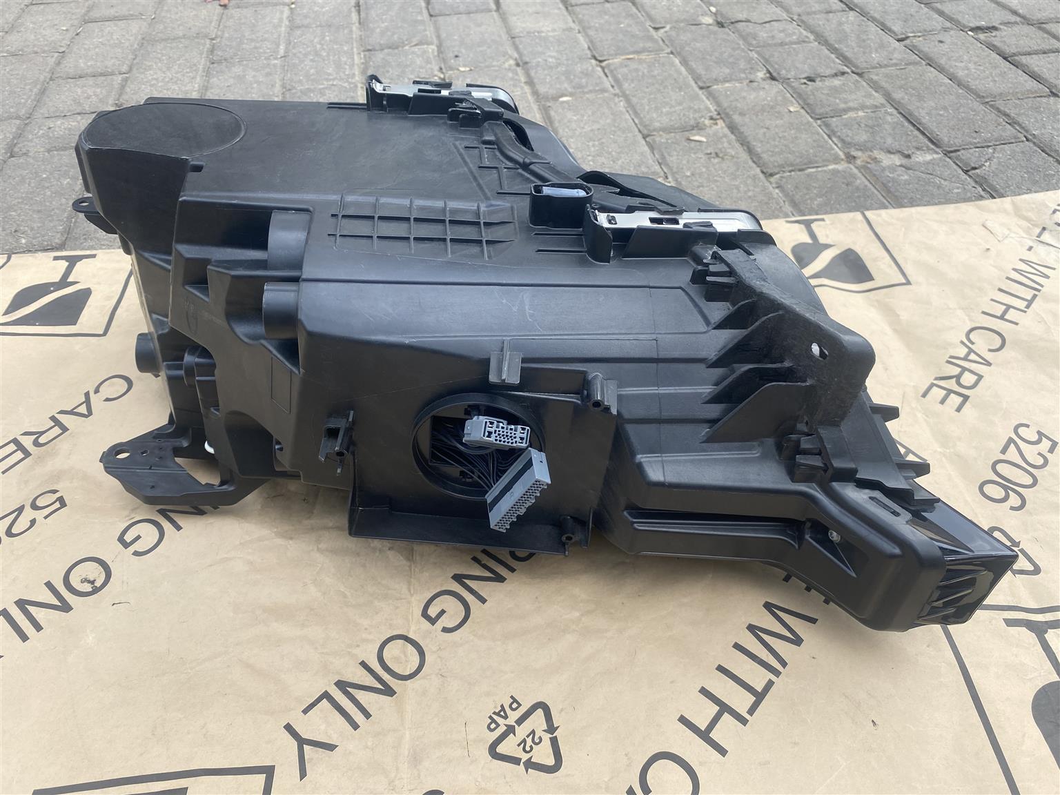 2020 VOLVO XC60 FULL LED HEADLIGHT RIGHT SIDE FOR SALE. IN PRISTINE CONDITION - Private Seller 2020 VOLVO XC60 FULL LED HEADLIGHT RIGHT SIDE FOR SALE. IN PRISTINE CONDITION - Private Seller