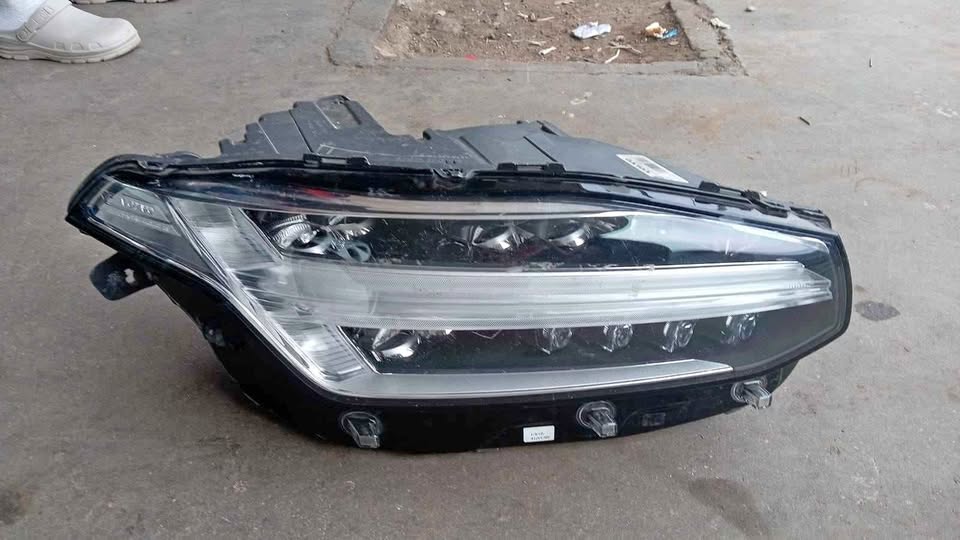 VOLVO XC90 headlights - Private Seller VOLVO XC90 headlights - Private Seller