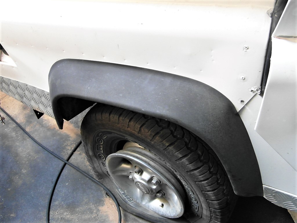 Land Rover Defender 110 TD5 - Stripping for Spares | AUTO EZI