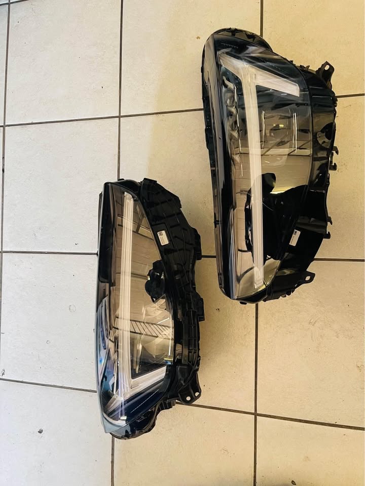 VOLVO XC40 full led HEADLIGHT 2023 - Private Seller VOLVO XC40 full led HEADLIGHT 2023 - Private Seller