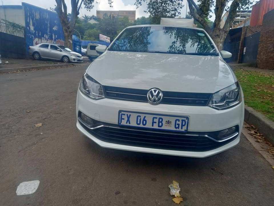 2017 VW Polo 6 Tsi 1.2 Petrol, Manual, White, 143000kms, Service book.