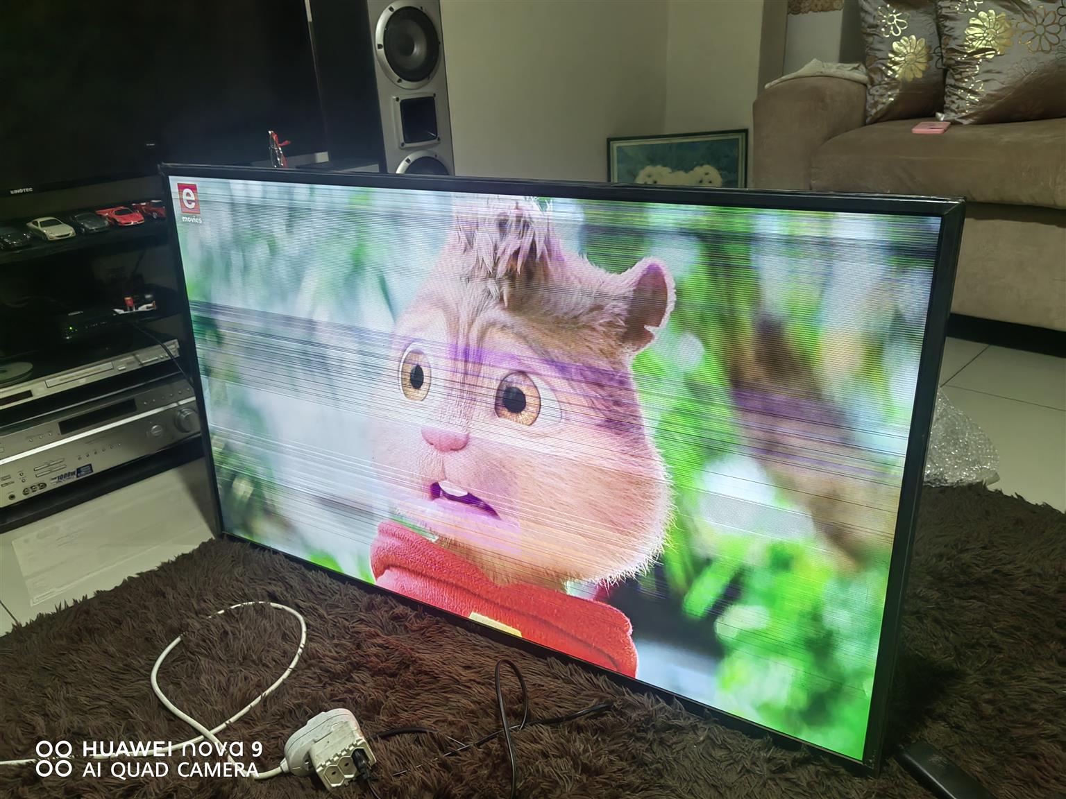 Hi got 55 inch TV for sale TV and sound bar got Bluetooth