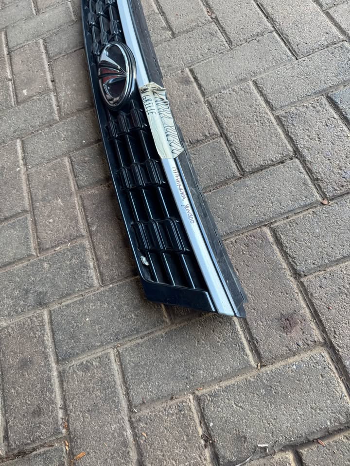 Mahindra XUV300 Main Front Bumper Grill - Private Seller Mahindra XUV300 Main Front Bumper Grill - Private Seller