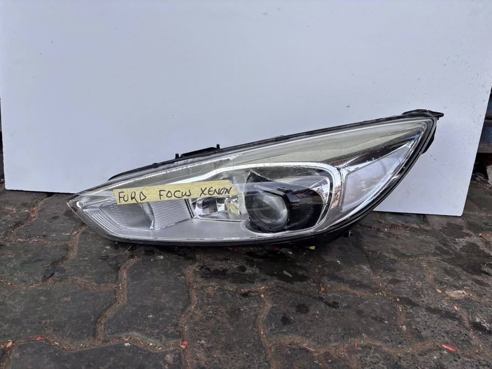 Ford Focus Xenon Headlight - Private Seller Ford Focus Xenon Headlight - Private Seller