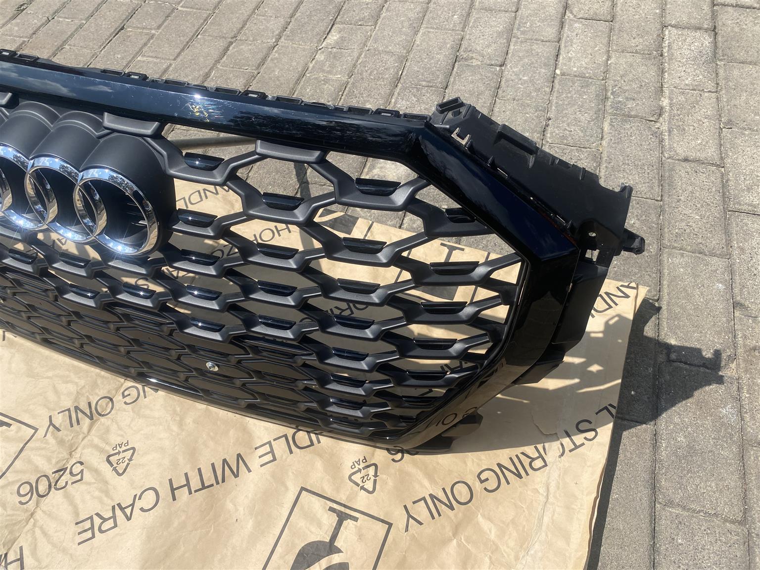 2024 AUDI Q3 RADIATOR GRILLE FOR SALE. IN PRISTINE CONDITION - Private Seller