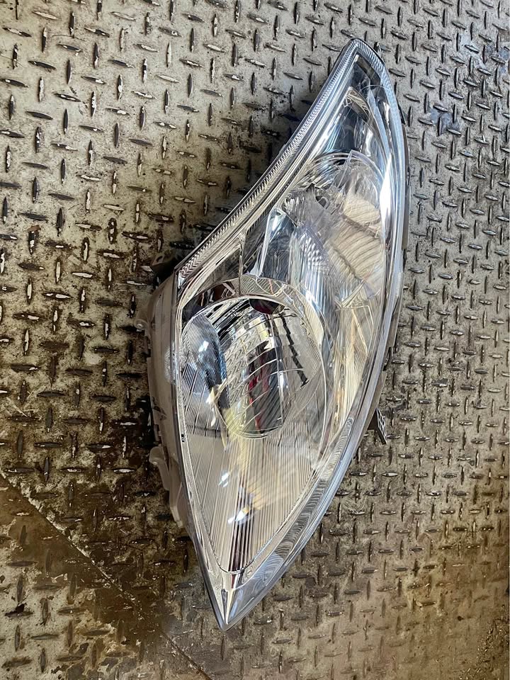 Suzuki swift headlight RHS - Private Seller Suzuki swift headlight RHS - Private Seller
