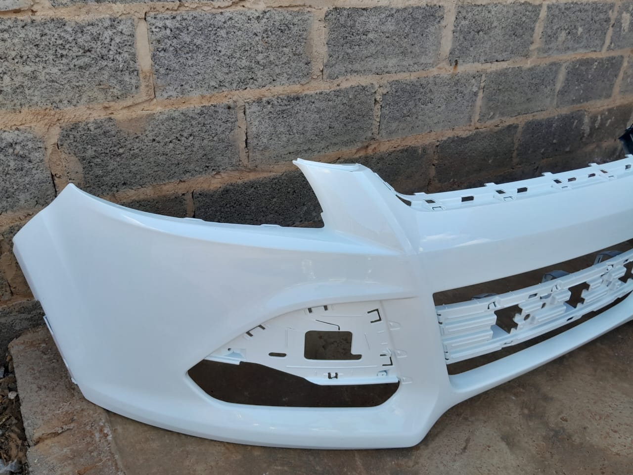 Ford KUGA Front Bumper and Right Side Headlight - Private Seller Ford KUGA Front Bumper and Right Side Headlight - Private Seller