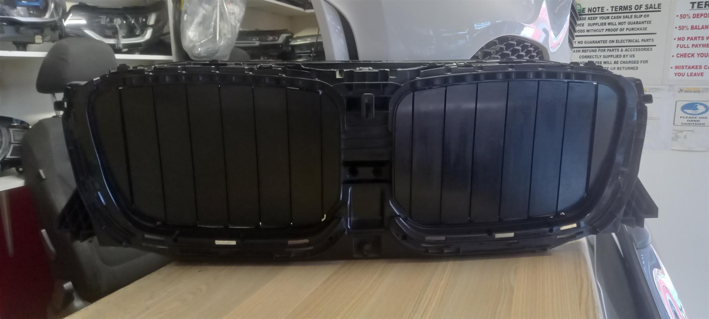 2022 BMW G01, G02 X3 X4 MAIN GRILL AIR DEFLECTOR - Private Seller