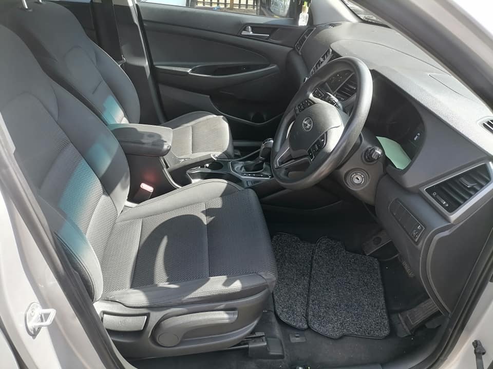 2017 Hyundai Tucson 2.0 with a leather seat and Service history