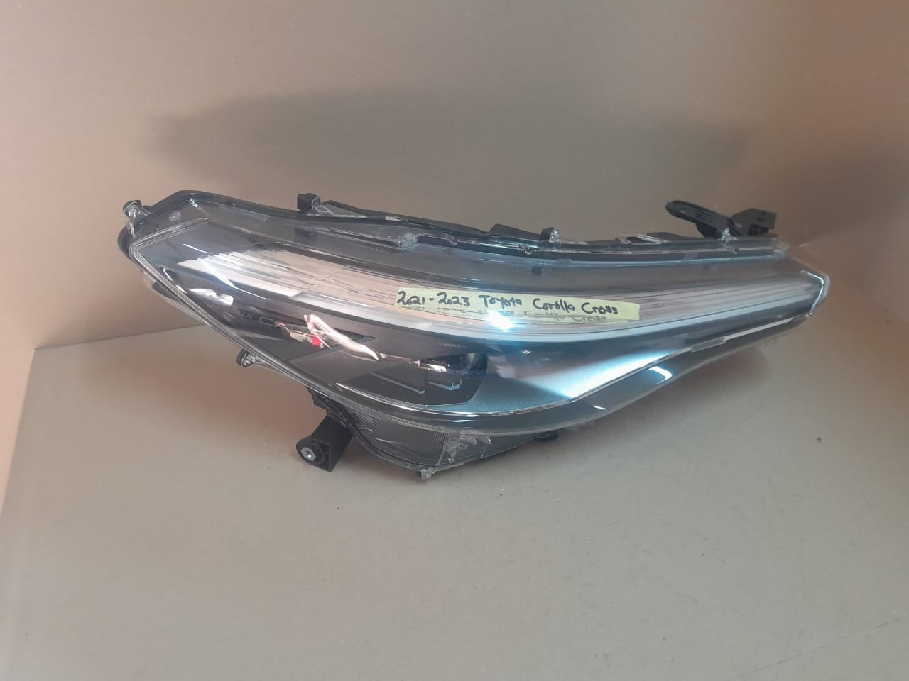 2021-2023 TOYOTA COROLLA CROSS RIGHT SIDE HEADLIGHT FOR SALE - Private Seller 2021-2023 TOYOTA COROLLA CROSS RIGHT SIDE HEADLIGHT FOR SALE - Private Seller