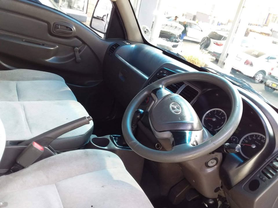 Used Hyundai H-100 Bakkie 2.6D chassis cab - Private Seller