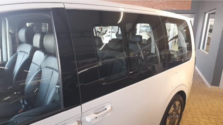 Hyundai Staria Slide Door Glass - Private Seller Hyundai Staria Slide Door Glass - Private Seller