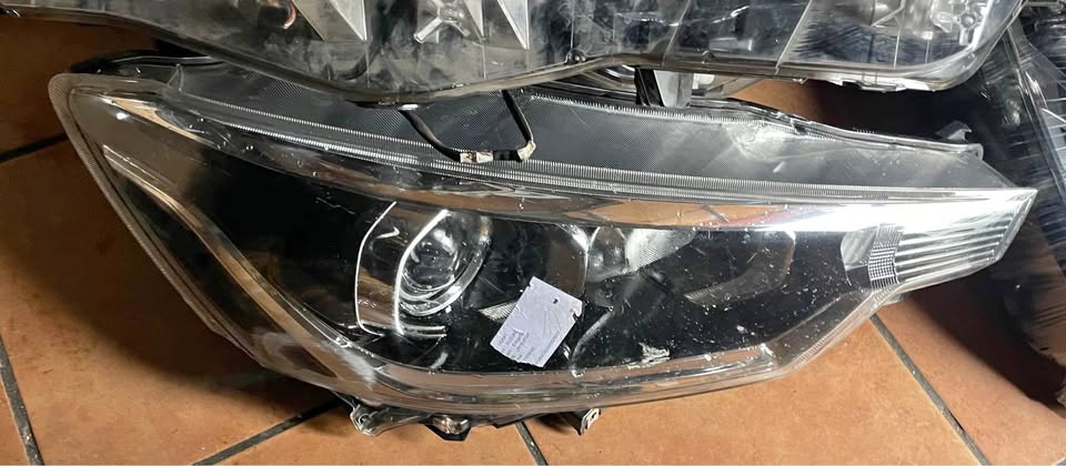 Suzuki Ertiga headlight Toyota Rumion headlight - Private Seller Suzuki Ertiga headlight Toyota Rumion headlight - Private Seller