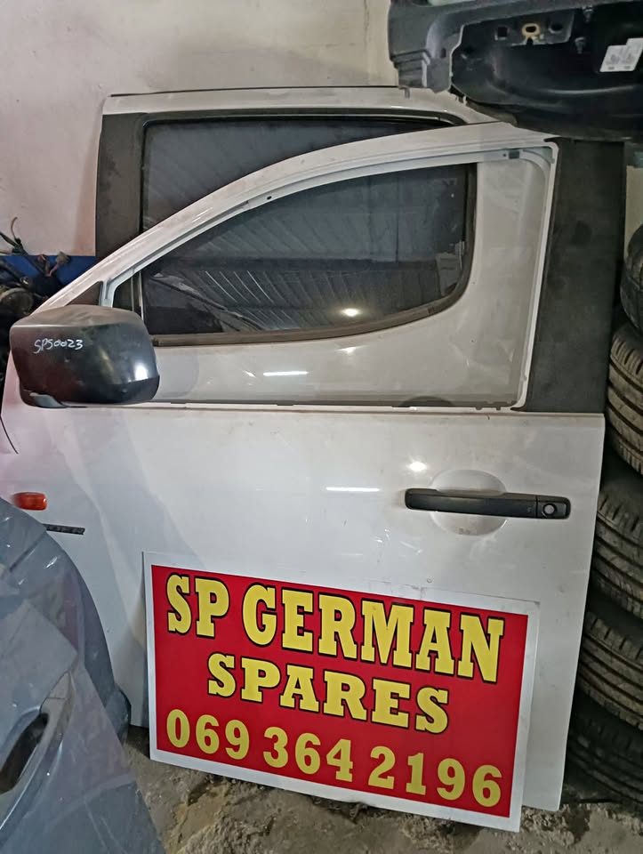 ISUZU D MAX LEFT FRONT DOOR FOR SALE - Private Seller