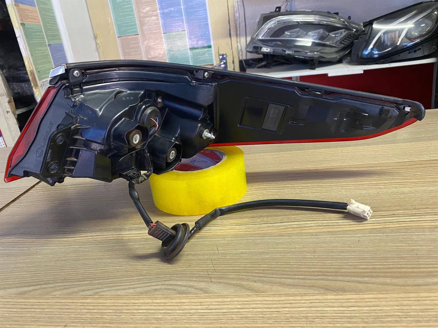 2024 LEXUS Es250 LEFT OUTER TAILLIGHT AVAILABLE FOR SAL - Private Seller