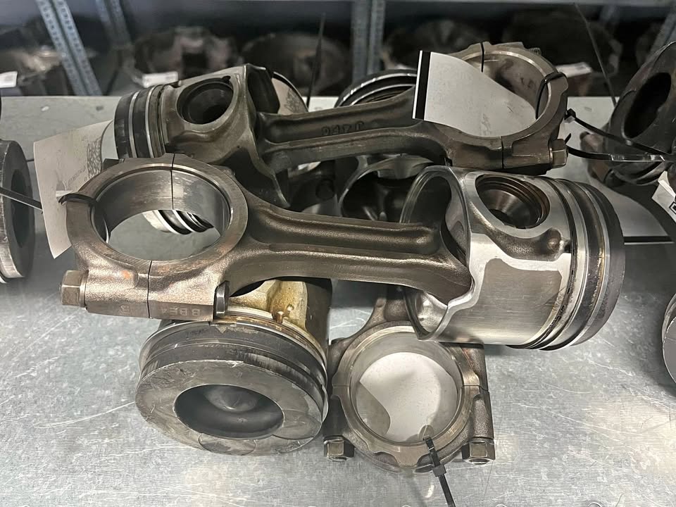 Kia Sorento 2.5 TDI D4CB Piston And Conrod (Each) - Private Seller Kia Sorento 2.5 TDI D4CB Piston And Conrod (Each) - Private Seller