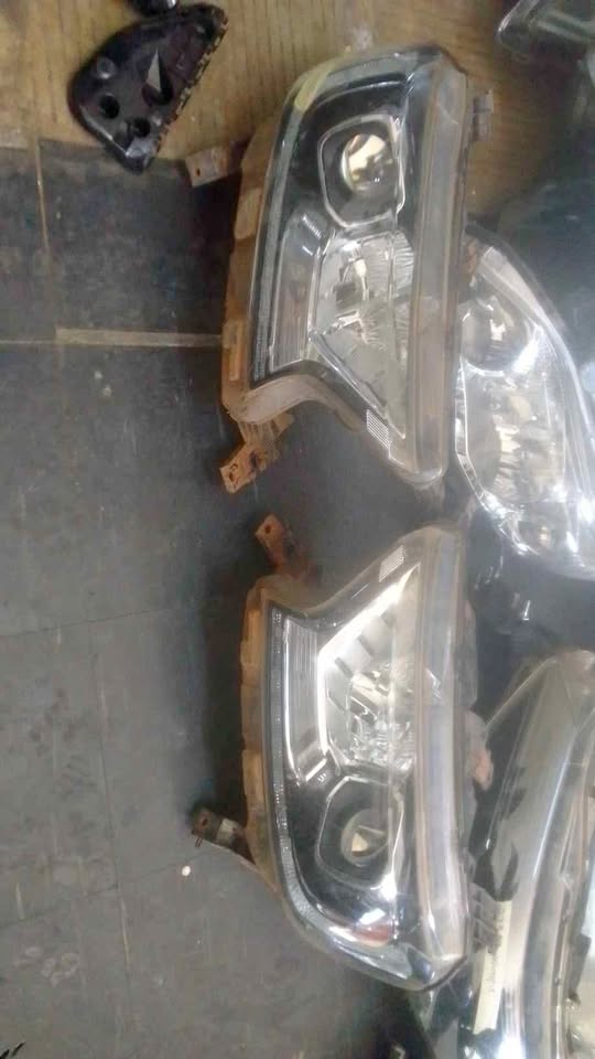 FORD RANGE T8 HEADLIGHTS - Private Seller FORD RANGE T8 HEADLIGHTS - Private Seller