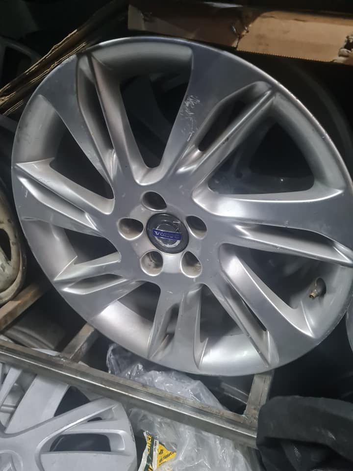 Volvo original alloy mags size 18 - Private Seller Volvo original alloy mags size 18 - Private Seller