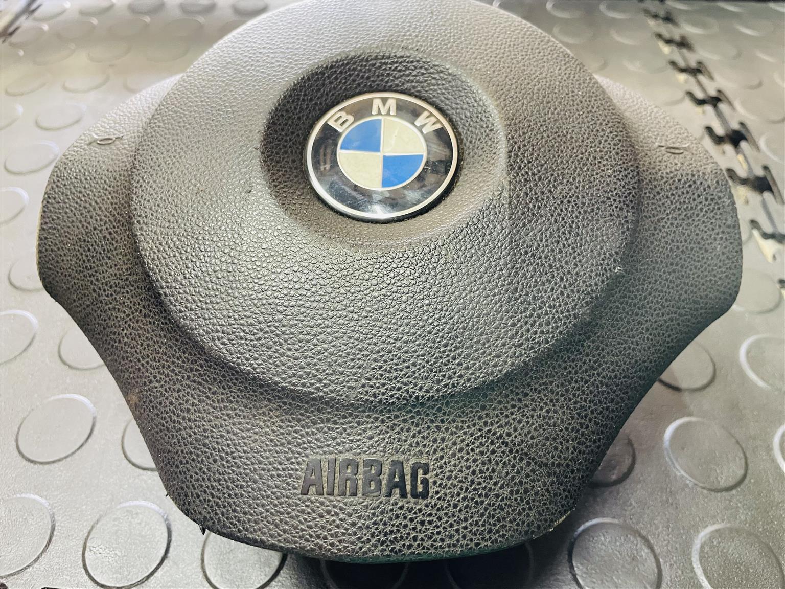 BMW 1 SERIES E81 E87 E82 E88 DRIVERS STEERING WHEEL AIRBAG - Private Seller