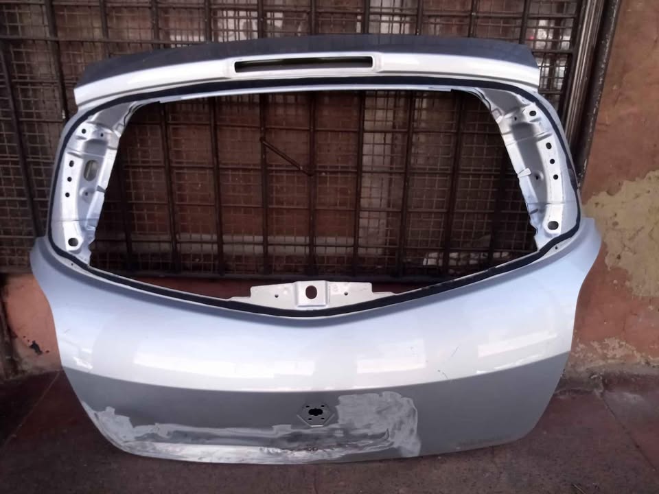 Renault Sandero tailgate - Private Seller