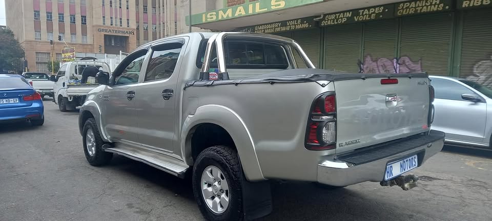 2007 TOYOTA HILUX DOUBLE CAB 3.0 D4D 4X2 MANUAL TRANSMISSION